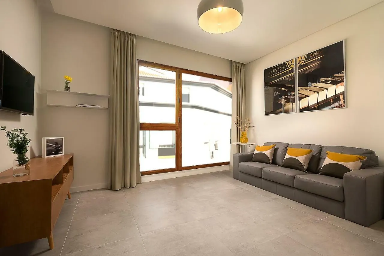 פונשל Ivens Residence